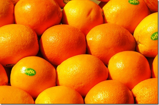 На фото и по ссылке - неизбалованным витаминными фруктами советским детям сразу полюбились сочные и вкусные апельсины с маленькими наклеечками *Jaffa* на них...