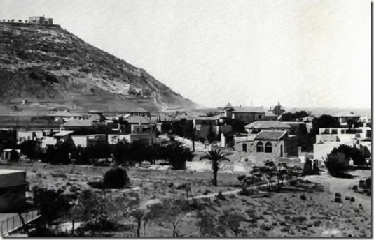 Чёрно-белый снимок Хайфы, датированный 1920-ым годом. Ссылка-напоминание, как выглядела Хайфа в то время