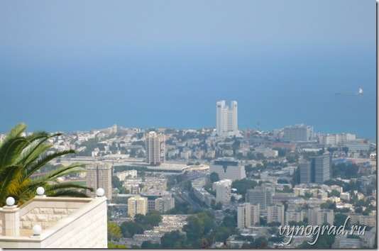Ссылка-напоминание о том, что израильский город Хайфа вполне можно назвать красивым берегом, укрытым в безопасной гавани